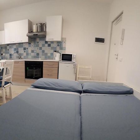 Lamberti Beach Apartment - 150 M From The Sea - Just Renewed - Wifi Савона Экстерьер фото